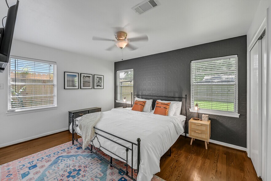 More Photos Of 5415 Carew St, Houston Specialty For Sale