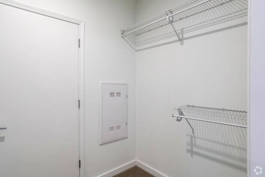 More Photos Of 1133 South Blvd, Oak Park Apartments For Lease