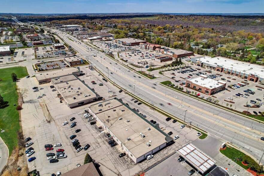 More Photos Of 17445 W Bluemound Rd, Brookfield Unknown For Lease