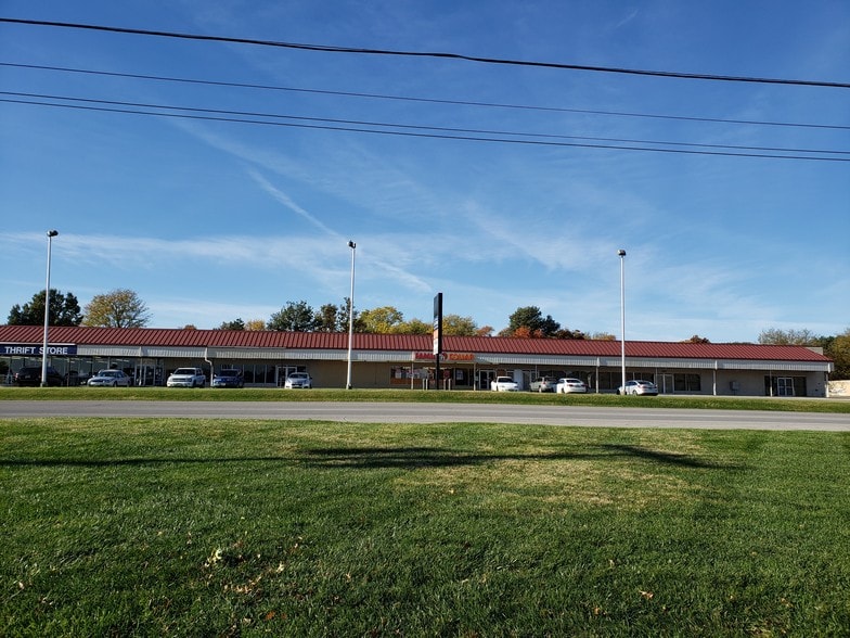 More Photos Of 12521 E Us Highway 40, Independence General Retail For Lease