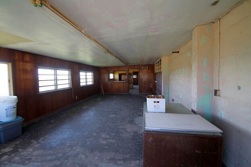 More Photos Of 0000 N. FM 1425, Mercedes Airplane Hangar For Sale