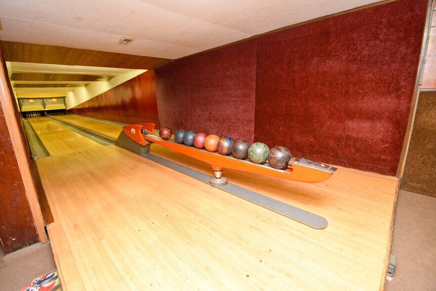 More Photos Of 111 Main St, Roscoe Bar For Sale