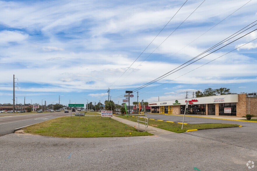 More Photos Of 503 N Navy Blvd, Pensacola General Retail For Lease