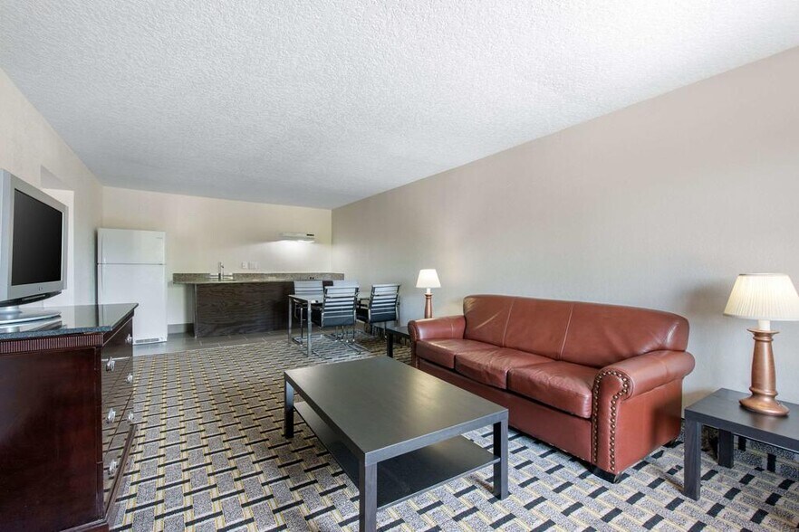 More Photos Of 4985 W Irlo Bronson Memorial Hwy, Kissimmee Hotel For Sale