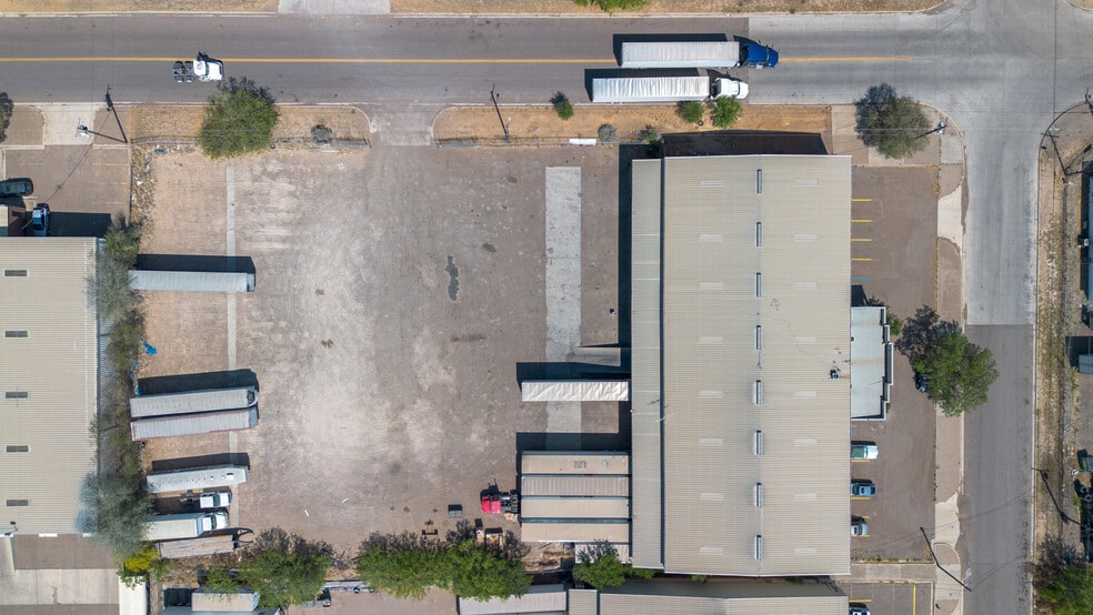 More Photos Of 14112 Business Ave, Laredo Warehouse For Lease