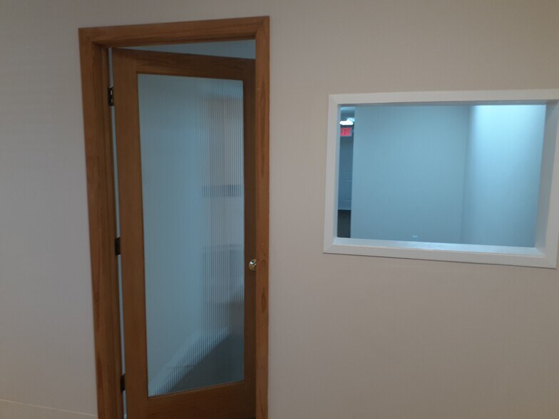 More Photos Of 7120-7190 Seminole Blvd, Seminole Office For Lease