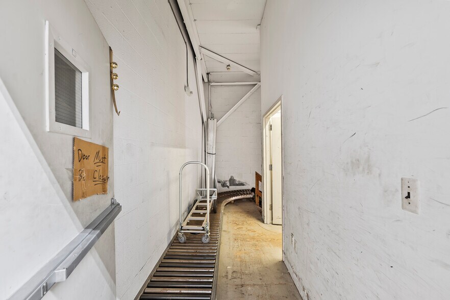More Photos Of 189 Greenwood Ave, Midland Park Warehouse For Lease