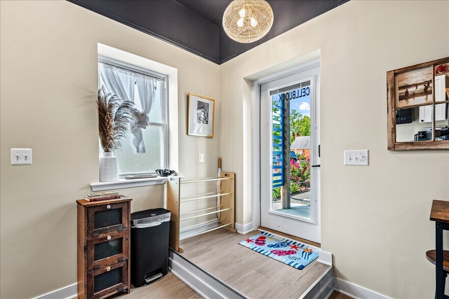 More Photos Of 10 Irving Ave N, Colonial Beach Apartments For Sale