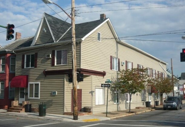 More Photos Of 200 Jonathan St, Hagerstown Apartments For Sale