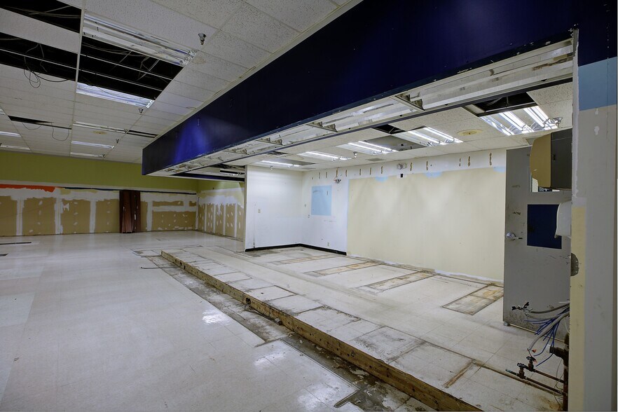 More Photos Of 75-81 Vandenburgh Ave, Troy General Retail For Lease