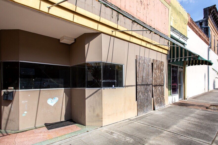 More Photos Of 310 & 312 Pendleton St, Waycross Storefront For Sale