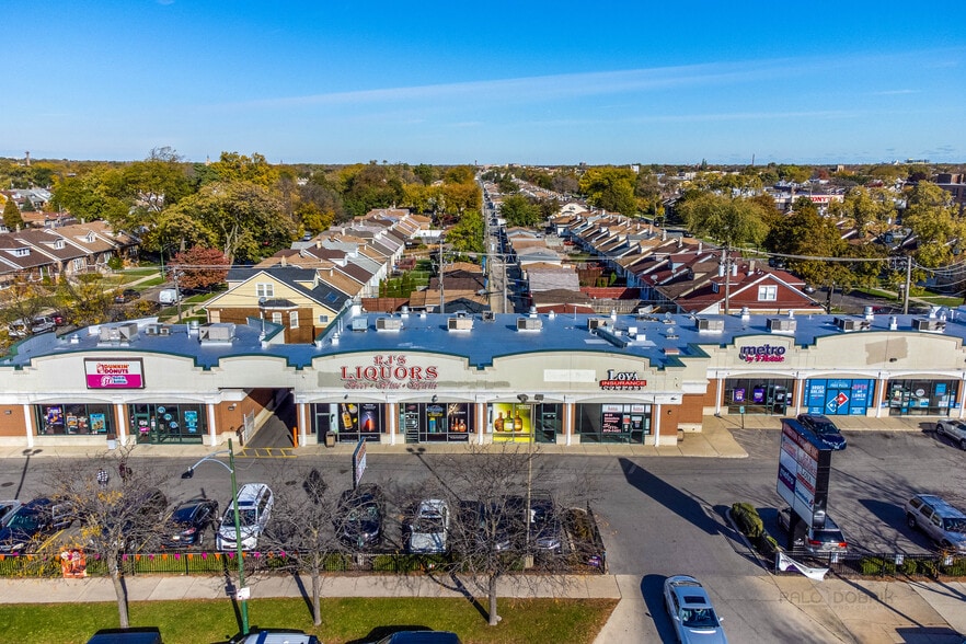 More Photos Of 5634-5650 W Fullerton Ave, Chicago Unknown For Lease