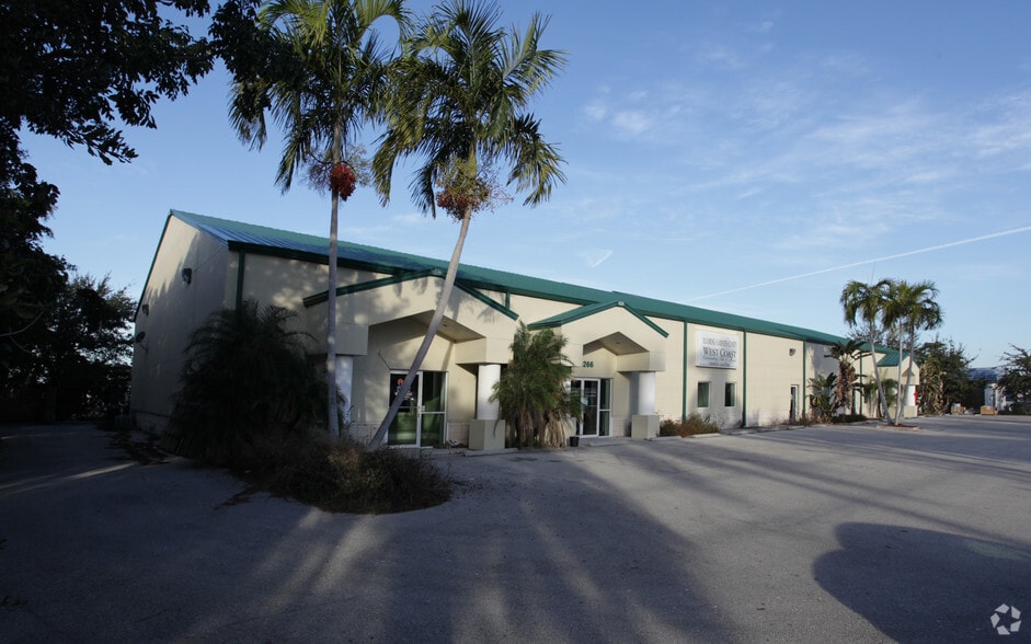 Primary Photo Of 16266 San Carlos Blvd, Fort Myers General Retail For Lease