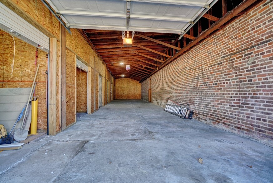 More Photos Of 300 Wilson Ave, Wakefield Sussex Self Storage For Sale