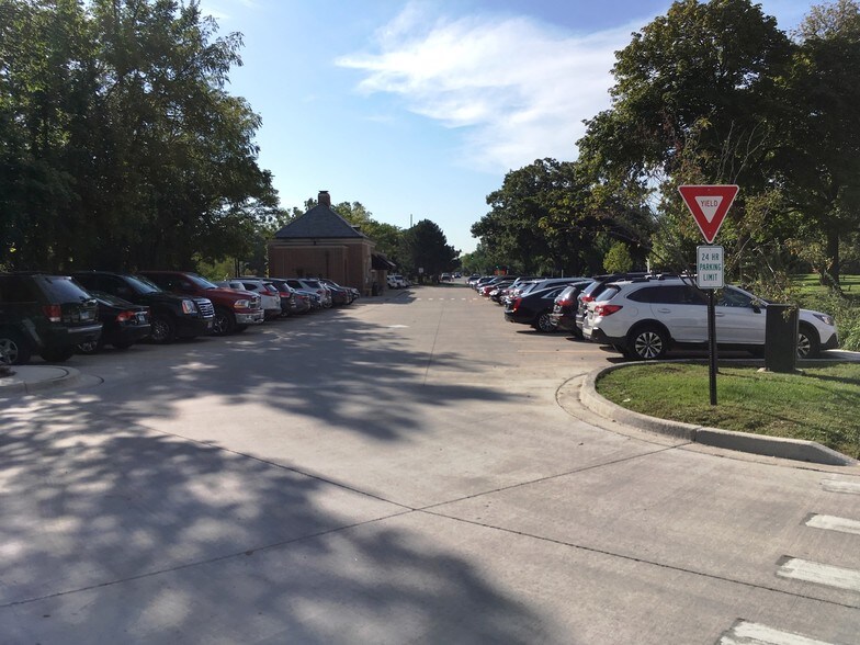 More Photos Of 520 Green Bay Rd, Winnetka Office For Lease