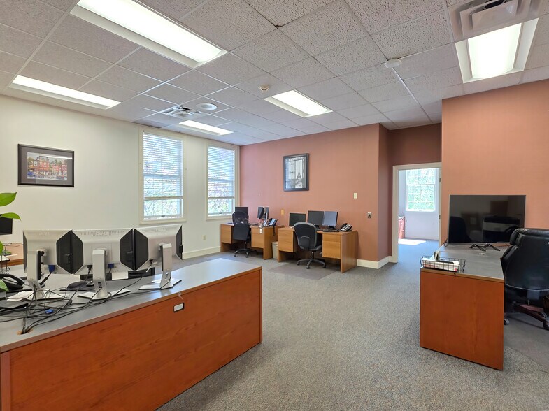More Photos Of 338 E Montpelier Rd, Barre Town Office For Sale