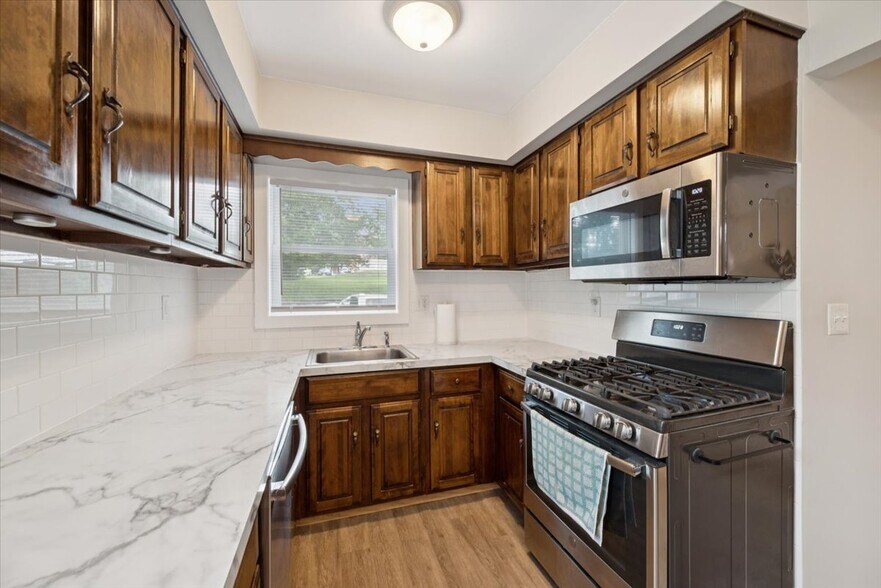 More Photos Of 192 Central Ave, Stirling Office For Sale