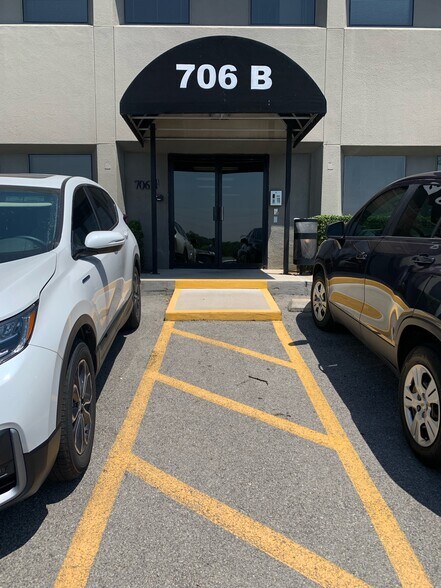 More Photos Of 706 W Ben White Blvd, Austin Office For Lease