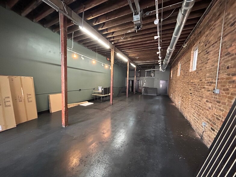 More Photos Of 299 Peters St, Atlanta Flex For Lease