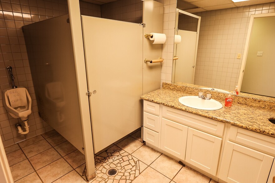 More Photos Of 5805 HWY 135, Gladewater Flex For Sale
