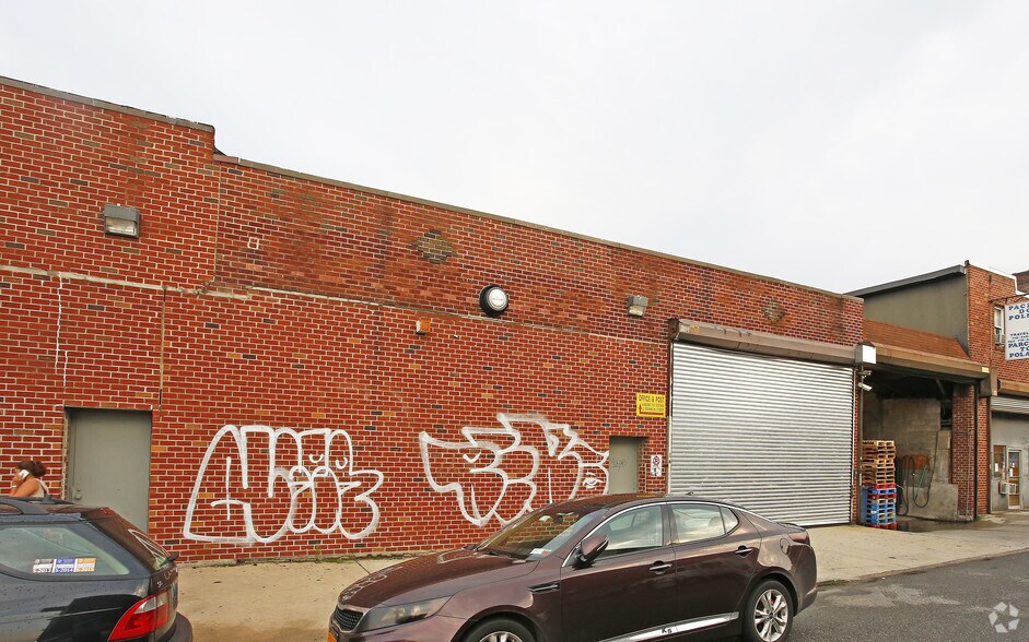More Photos Of 23-27 Meserole Ave, Brooklyn Warehouse For Lease