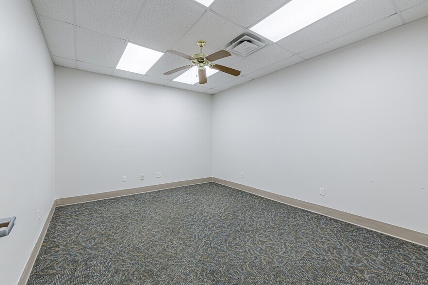 More Photos Of 1715 W Commerce Dr, Marshall Service For Sale