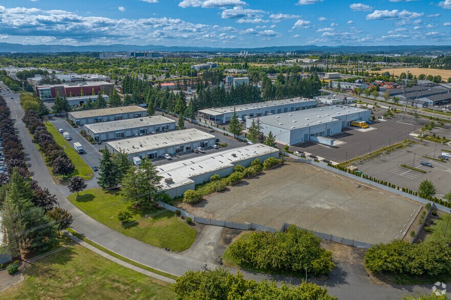 More Photos Of 2056 NE Aloclek Dr, Hillsboro Warehouse For Lease