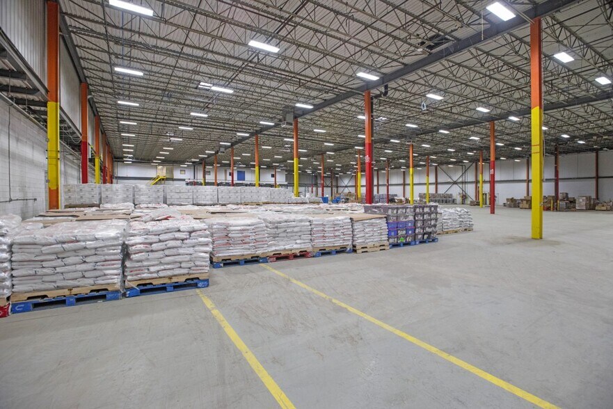More Photos Of 570 Cottage St, Springfield Warehouse For Lease