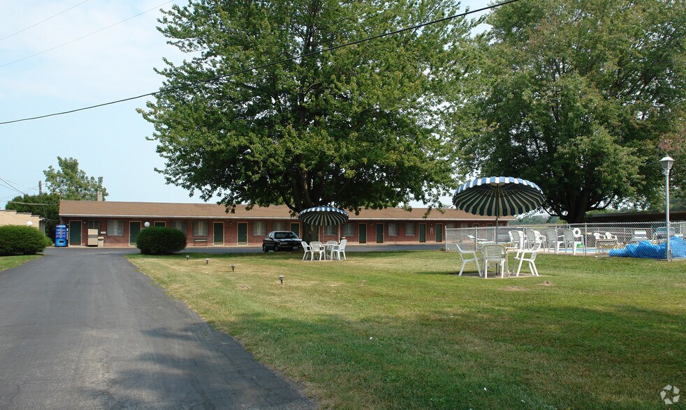 Primary Photo Of 4409 Cleveland Rd E, Huron Hotel For Sale