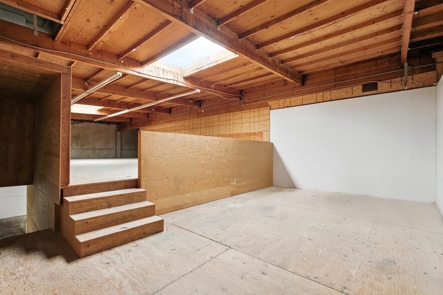 More Photos Of 23120 Mariposa Ave, Torrance Warehouse For Sale