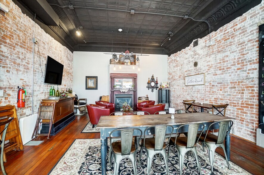 More Photos Of 105 E Liberty St, Arlington Restaurant For Sale