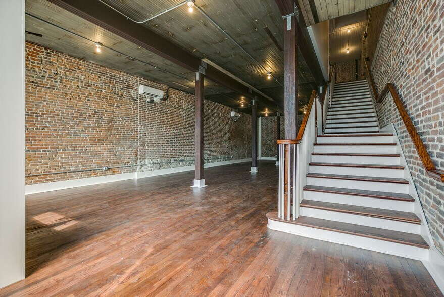 More Photos Of 803 S Main St, Columbia Storefront Retail Office For Lease