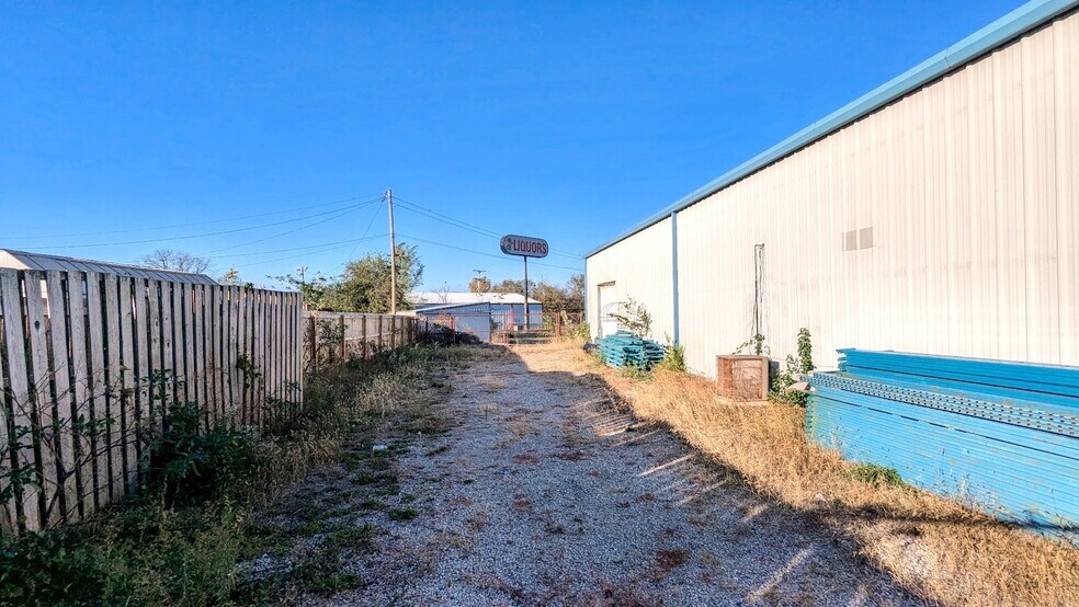 More Photos Of 1598 Park Hill Rd, Tahlequah Warehouse For Sale