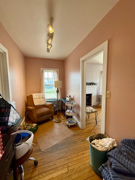 More Photos Of 10 Patchen Rd, South Burlington Storefront Retail Residential For Lease