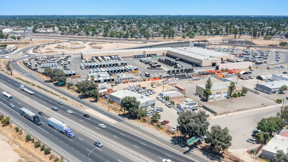 More Photos Of 1742 W Pine Ave, Fresno Industrial For Lease
