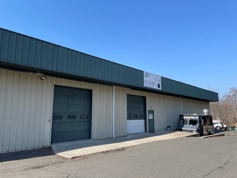 More Photos Of 16 Beaver Brook Rd, Danbury Warehouse For Lease