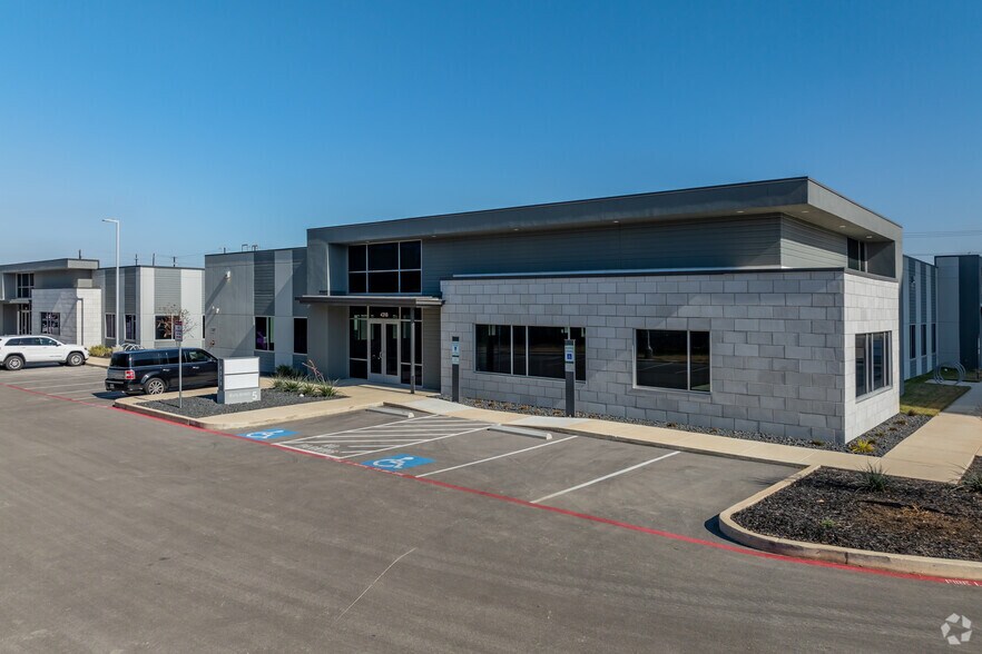 More Photos Of 4318 De Zavala Rd, San Antonio Medical For Sale