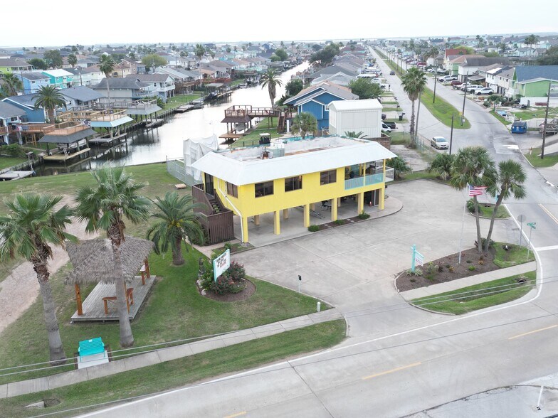 More Photos Of 3109 Neptune Dr, Bayou Vista Office For Sale