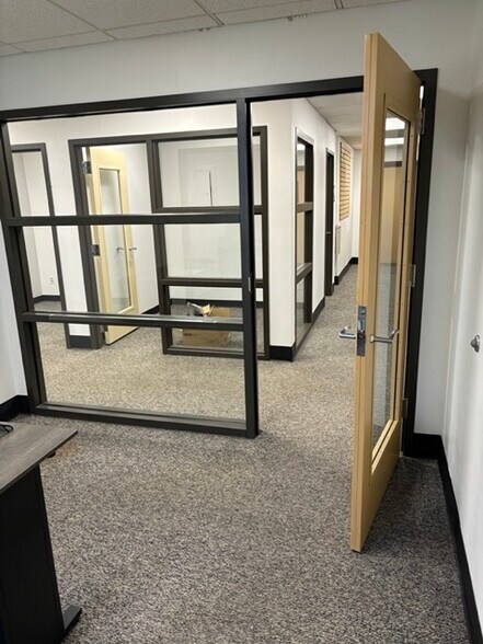 More Photos Of 37250 Plymouth Rd, Livonia Manufacturing For Lease