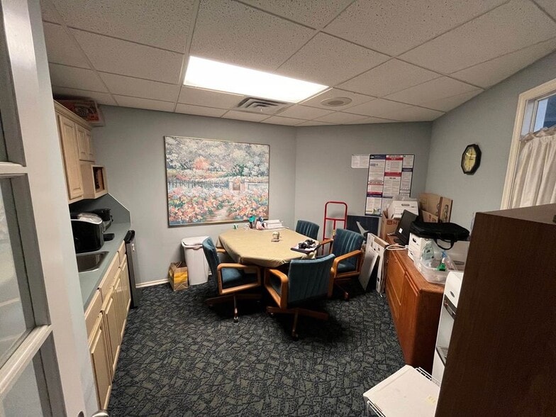 More Photos Of 817 S Elm Pl, Broken Arrow Medical For Lease