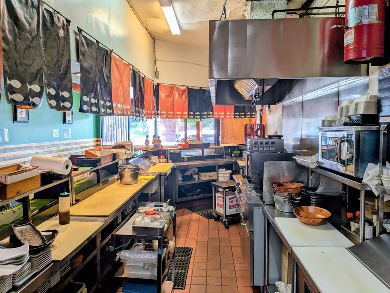 More Photos Of 11617 Santa Monica Blvd, Los Angeles Restaurant For Lease