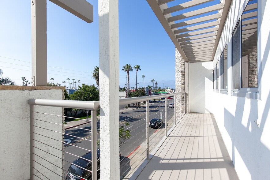 More Photos Of 1940 Garnet Ave, San Diego Medical For Sale