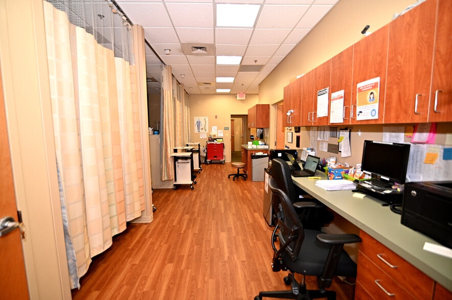 More Photos Of 2960 Technology Pl, Waldorf Research And Development For Lease