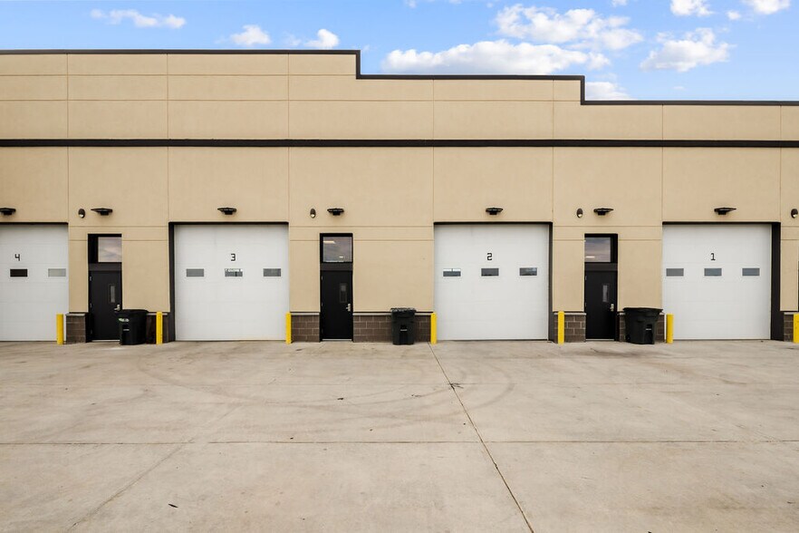More Photos Of 806 Salida Way, Aurora Warehouse For Sale