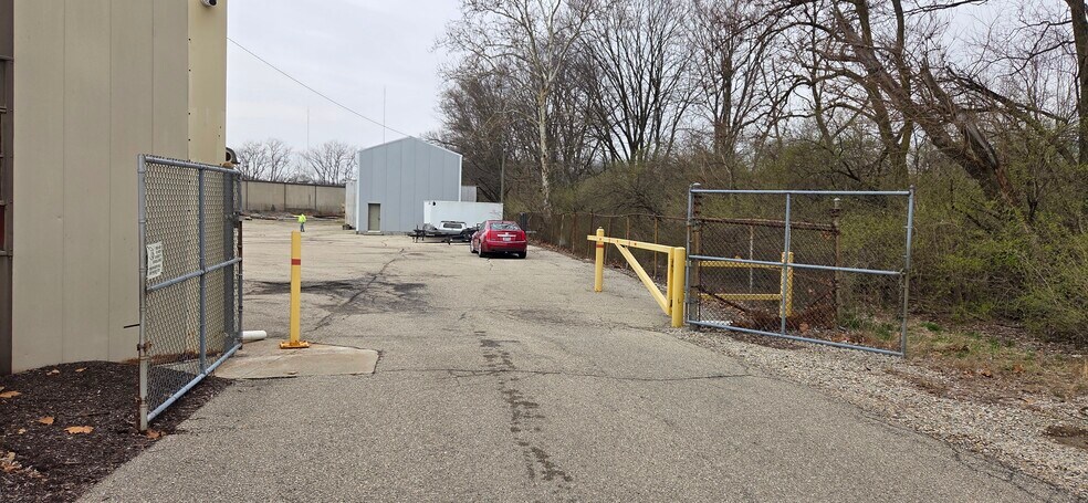 More Photos Of 2431 E River Rd, Dayton Warehouse For Sale