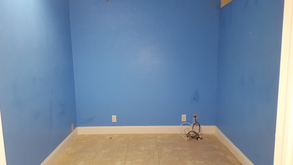 More Photos Of 2457-2459 E Commercial Blvd, Fort Lauderdale Storefront Retail Office For Lease