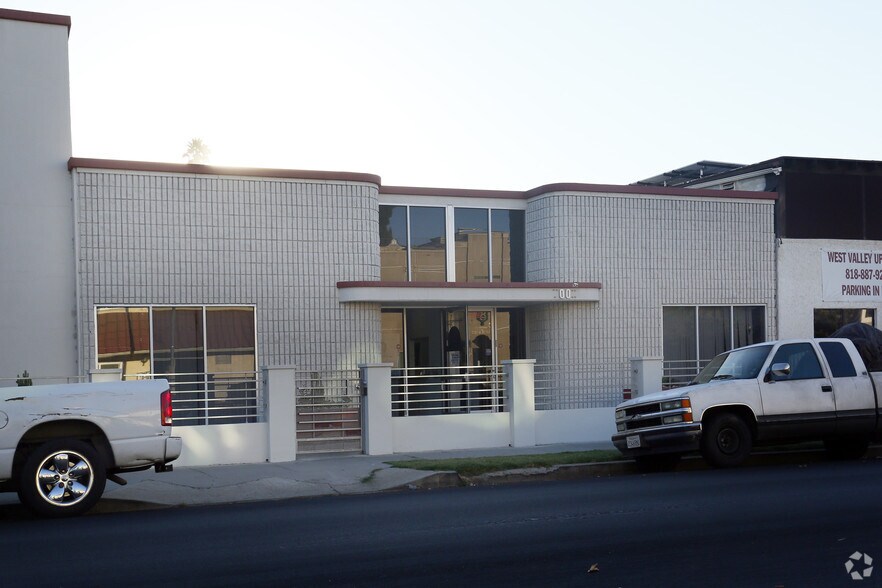 More Photos Of 7008 Owensmouth Ave, Canoga Park Office For Lease