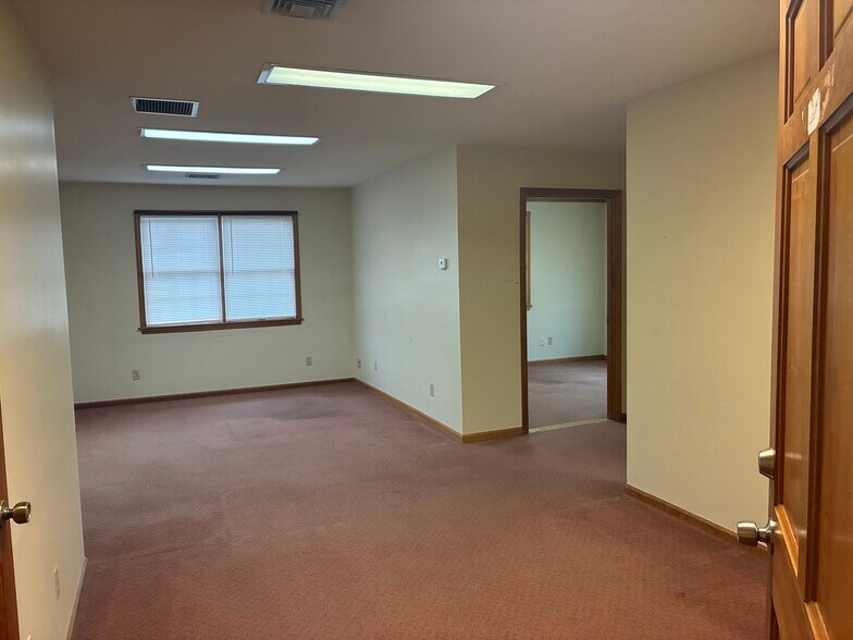 More Photos Of 8860 Main St, Buffalo Office For Lease