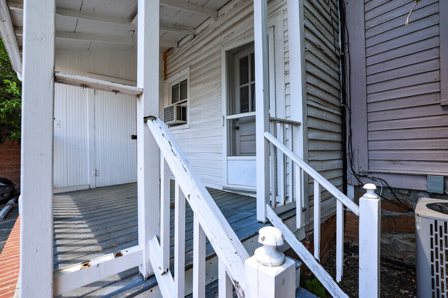 More Photos Of 3 E Market St, Leesburg Office For Sale