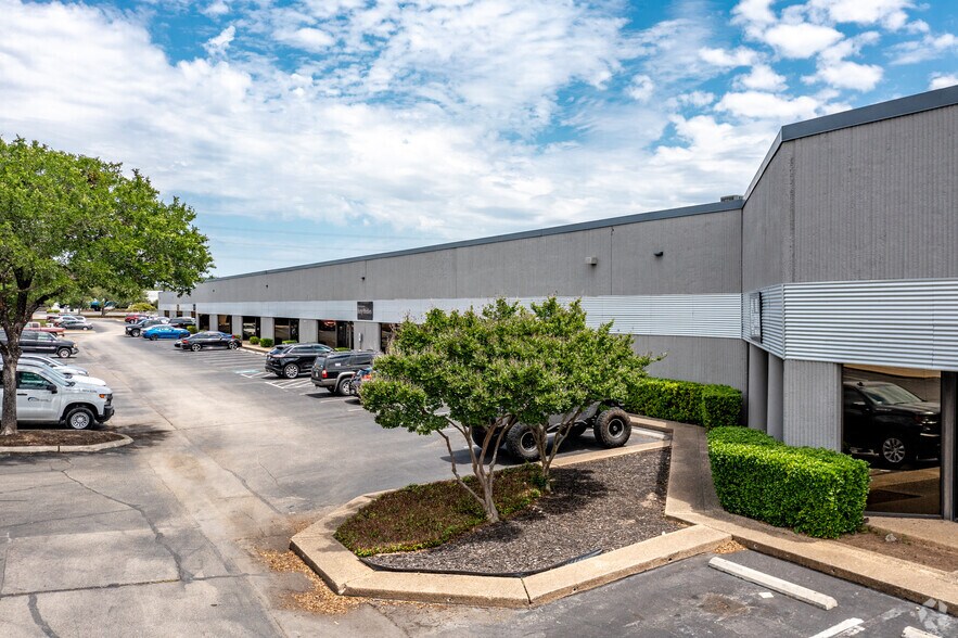 More Photos Of 11803-11889 Starcrest Dr, San Antonio Light Manufacturing For Lease